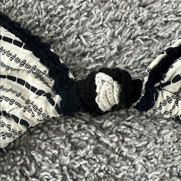 Betsey Johnson Cream & Black Patterned Triangle String Bikini Top - Size D - Picture 2 of 6